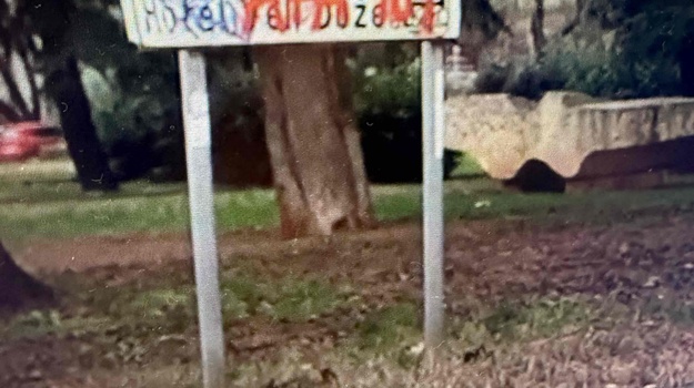 MORNARIČKI TRG SANIRANJE TURISTIČKE SIGNALIZACIJE