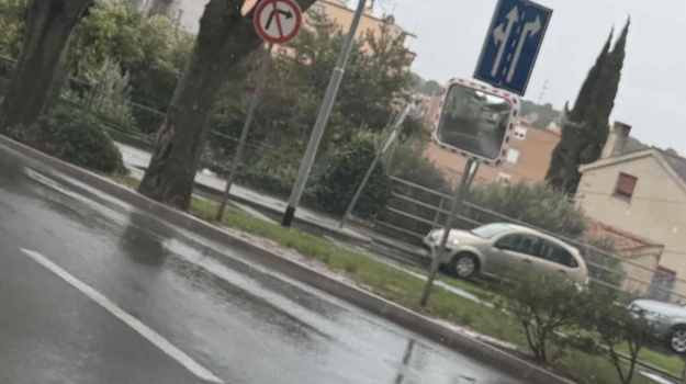 ZLATIĆEV TRG ISPRAVLJANJE VERTIKALNE SIGNALIZACIJE