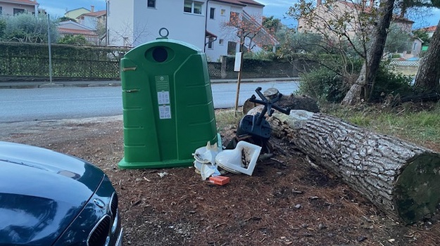 ŠIŠANSKA CESTA ILEGALNI OTPAD