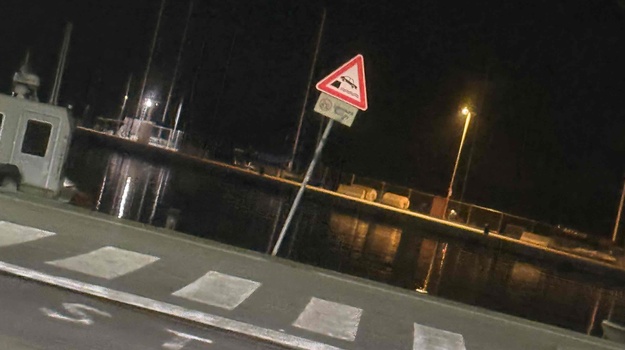 UL. RIVA ISPRAVLJANJE VERTIKALNE SIGNALIZACIJE