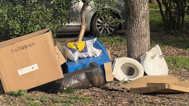 STIGLICHEVA UL. ILEGALNI/GLOMAZNI OTPAD