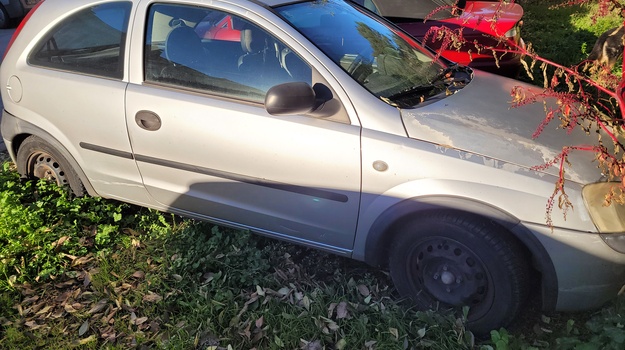 KOLODVORSKA UL. NAPUŠTENA VOZILA