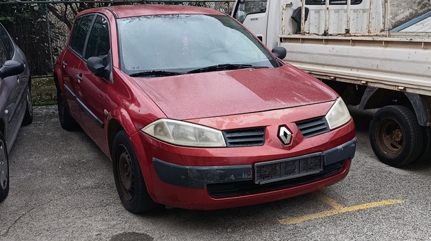 STANKOVIĆEVA UL. NAPUŠTENO VOZILO