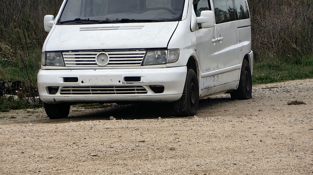 VRTLARSKA UL. NAPUŠTENO VOZILO