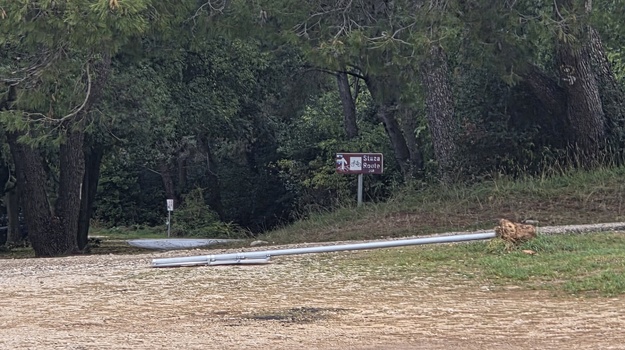 VODOVODNA UL. OŠTEĆENJE VERTIKALNE SIGNALIZACIJE