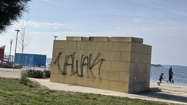 PLAŽA HIDROBAZA GRAFITIRANJE