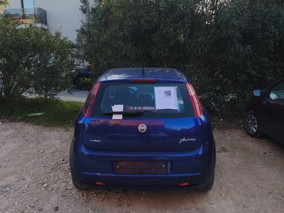 BUJSKA UL. NAPUŠTENO VOZILO