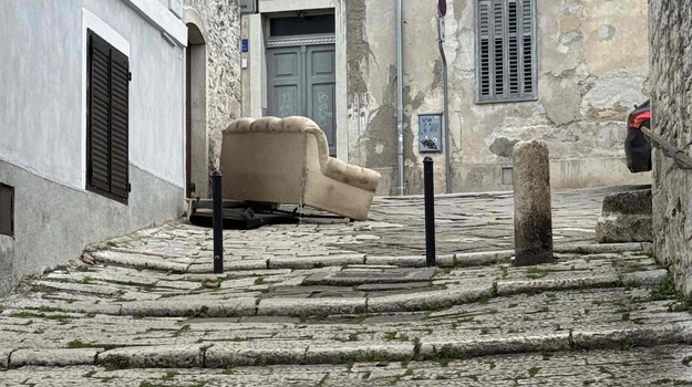 USPON KONZULA ISTRANINA ILEGALNI/GLOMAZNI OTPAD