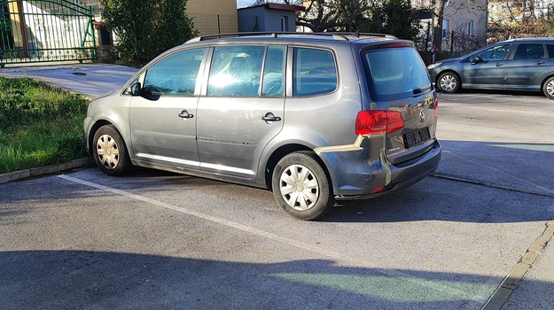 UL. BOŽE GUMPCA NAPUŠTENO VOZILO