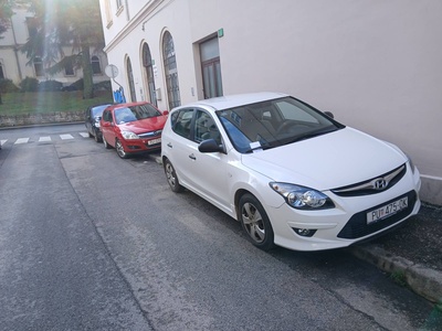 NOBILEOVA UL. NEPROPISNO PARKIRANJE