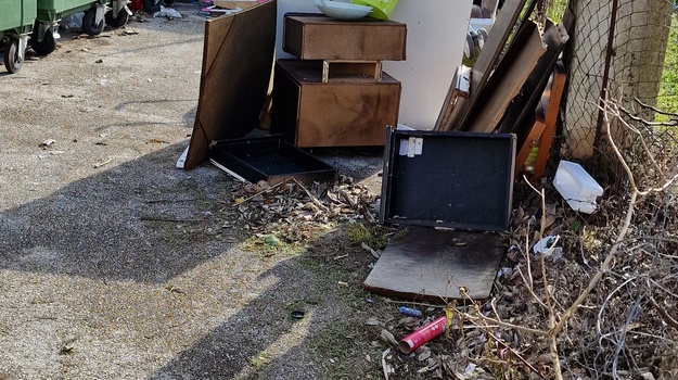 KAVRERSKI PUT ILEGALNI/GLOMAZNI OTPAD