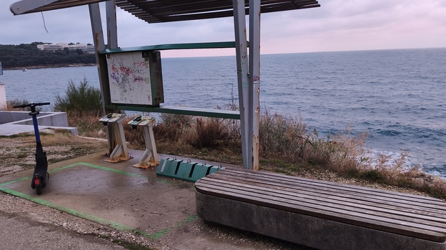 ZLATNE STIJENE SANIRANJE URBANE OPREME