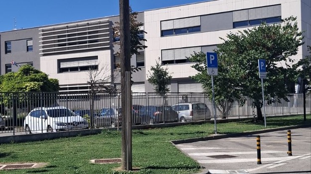 SANTORIOVA UL. OŠTEĆENJE STUPA