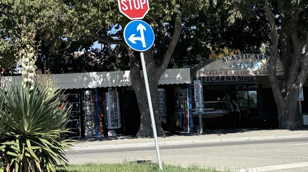 UL. STOJA ISPRAVLJANJE VERTIKALNE SIGNALIZACIJE