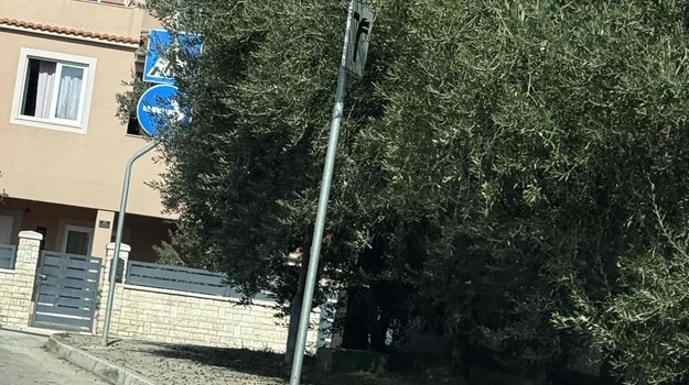 RAŠPORSKA UL. ISPRAVLJANJE VERTIKALNE SIGNALIZACIJE