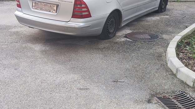 NAZOROVA UL. NEPROPSINO PARKIRANJE