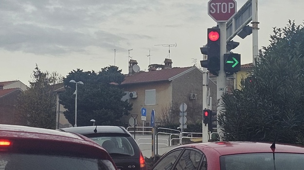 NAZOROVA UL. PRIJEDLOG REPROGRAMIRANJA RADA SEMAFORA