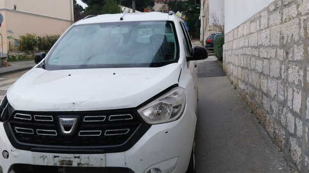 UL. MATIJE GUPCA NAPUŠTENO VOZILO