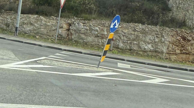 TRŠĆANSKA UL. SANIRANJE VERTIKALNE SIGNALIZACIJE