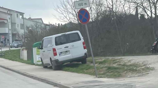 UL. BOŽE GUMPCA OŠTEĆENJE PROMETNE SIGNALIZACIJE