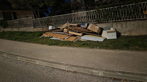 ŽUPANSKA UL. ILEGALNI/GLOMAZNI OTPAD