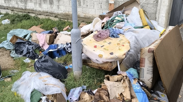 VIŠKA UL. ILEGALNI/GLOMAZNI OTPAD