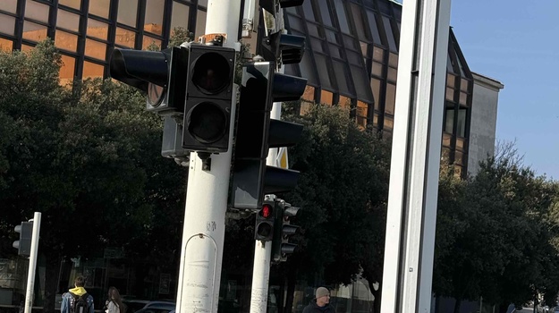 TRG REPUBLIKE KVAR U RADU SEMAFORA