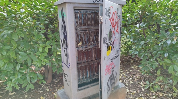 PARK ANNE FRANK OŠTEĆENJE STRUJNOG ORAMARIĆA