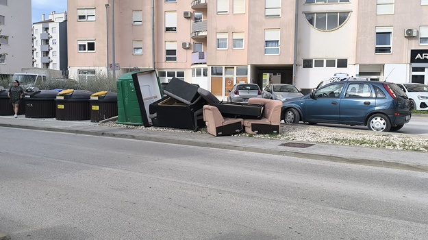 JAPODSKA UL. ILEGALNI/GLOMAZNI OTPAD