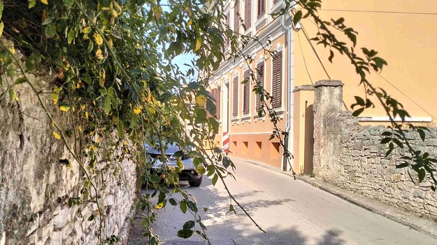 UL.CASTROPOLA OREZIVANJA GRANA