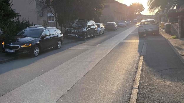 MONVIDALSKA UL. NEPROPISNO PARKIRANJE