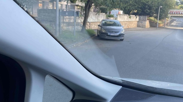 GALIJOTSKA UL. NEPROPISNO PARKIRANJE