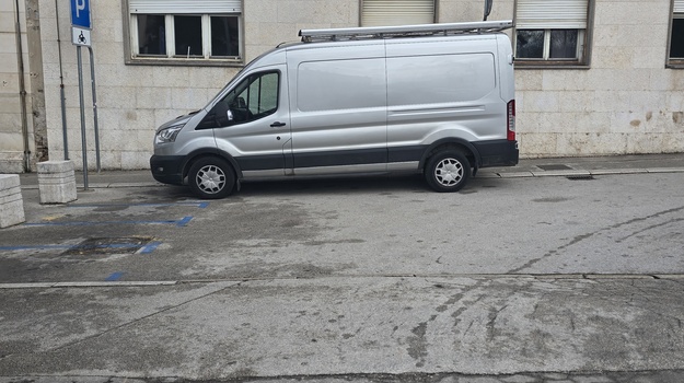 FLANATIČKA UL. NEPROPISNO PARKIRANJE