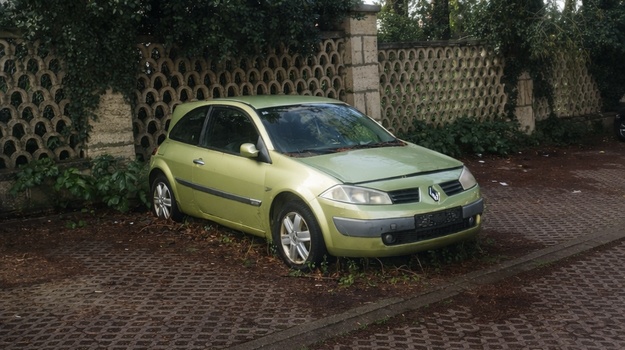 NEGRIJEVA UL. NAPUŠTENO VOZILO