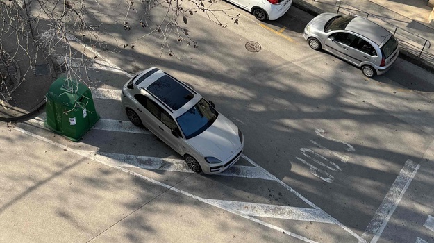 CARRARINA UL. NEPROPISNO PARKIRANJE