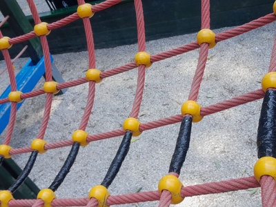 PARK FRANJE JOSIPA I. OŠTEĆENJE DJEČJEG IGRALA