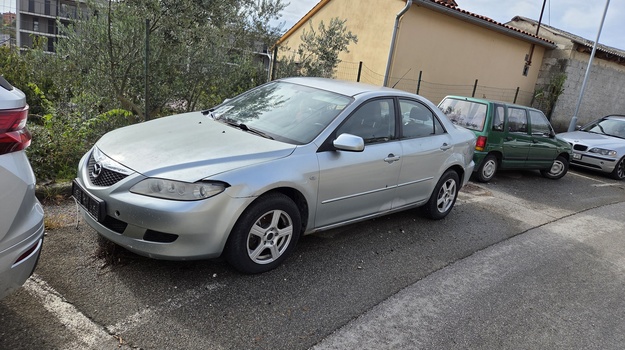 UL. PROŠTINSKE BUNE NAPUŠTENO VOZILO