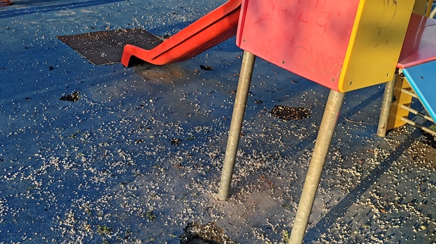 DJEČJE IGRALIŠTE VALDEBEK SANIRANJE PODLOGE