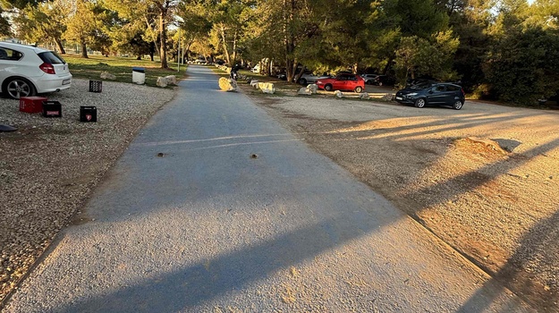 PLAŽA HIDROBAZA POSTAVLJANJE BARIJERA PROLASKA