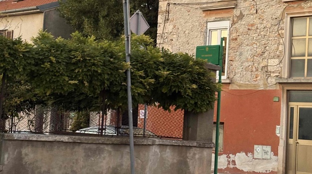 UL. RIŽANSKE SKUPŠTINE OŠTEĆENJE VERTIKALNE SIGNALIZACIJE