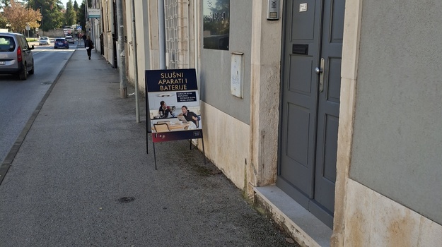 SANTORIOVA UL. ZABRANJENO REKLAMIRANJE I PLAKATIRANJE