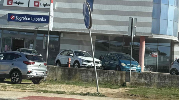 LABINSKA UL. ISPRAVLJANJE VERTIKALNE SIGNALIZACIJE