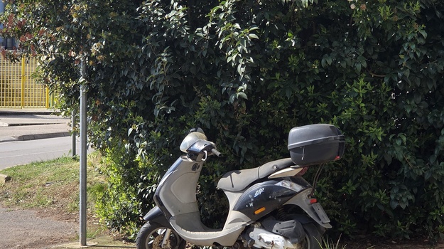 UL. VELOG JOŽE NAPUŠTENO VOZILO