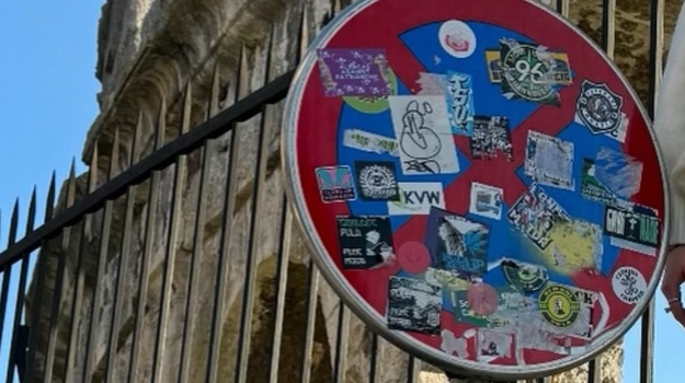 UL. OZAD ARENE ČIŠĆENJE VERTIKALNE SIGNALIZACIJE