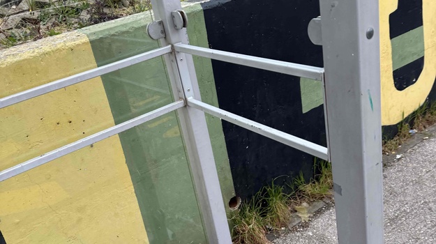 UL. JURJA ŽAKNA ZAMJENA STAKLA NA NADSTREŠNICI