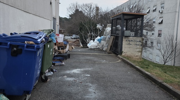 UL. LJUDEVITA POSAVSKOG ILEGALNI/GLOMAZNI OTPAD