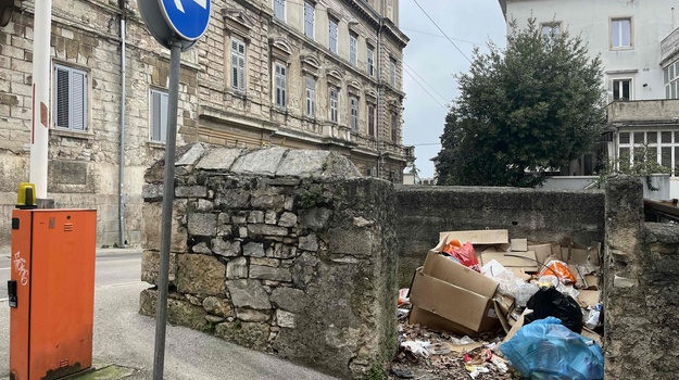 DOBRILINA UL. ILEGALNI OTPAD