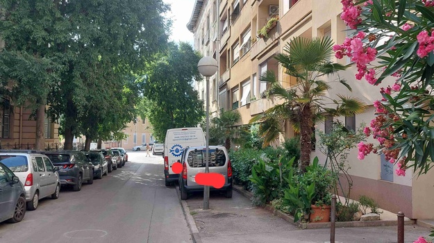 AKVILEJSKI PRILAZ NEPROPISNO PARKIRANJE
