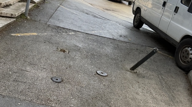 NARODNI TRG POSTAVA BARIJERA PROLASKA