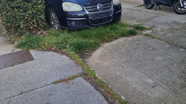 ZORANIĆEVA UL. NAPUŠTENO VOZILO